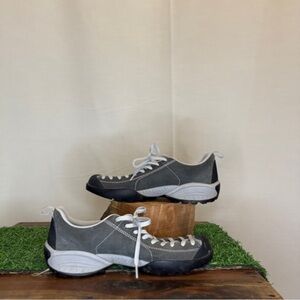 Scarps Stylish Gray Sneakers 8